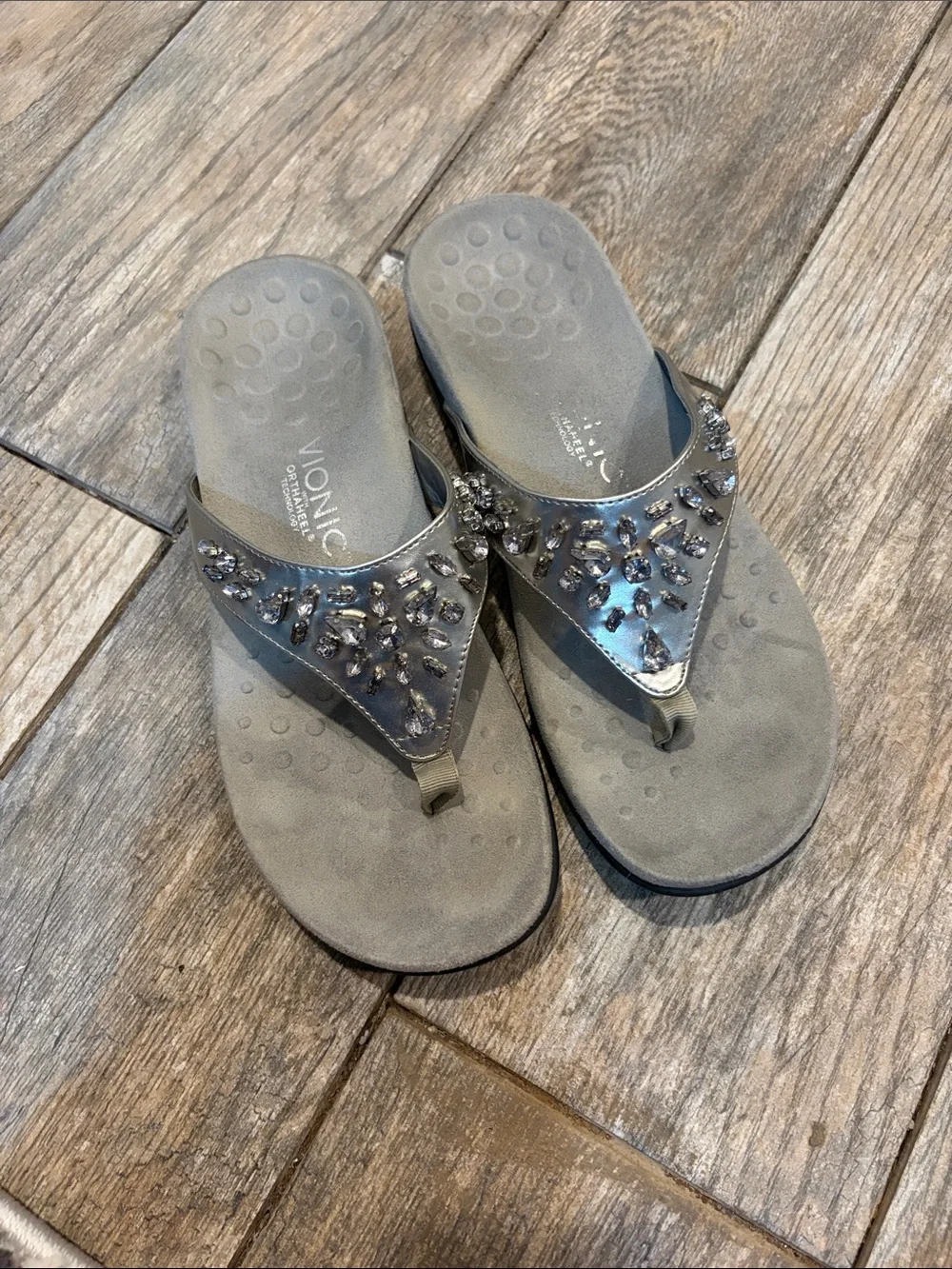 Vionic Floriana silver metallic Womens Grey Jeweled Thong Sandals size 9